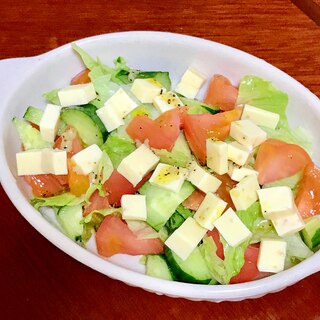 チーズと野菜の簡単サラダ
